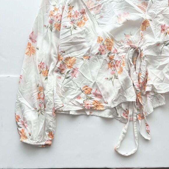 Old Navy Women’s True Wrap Long Sleeve Floral Top White Size Medium - Picture 4 of 6